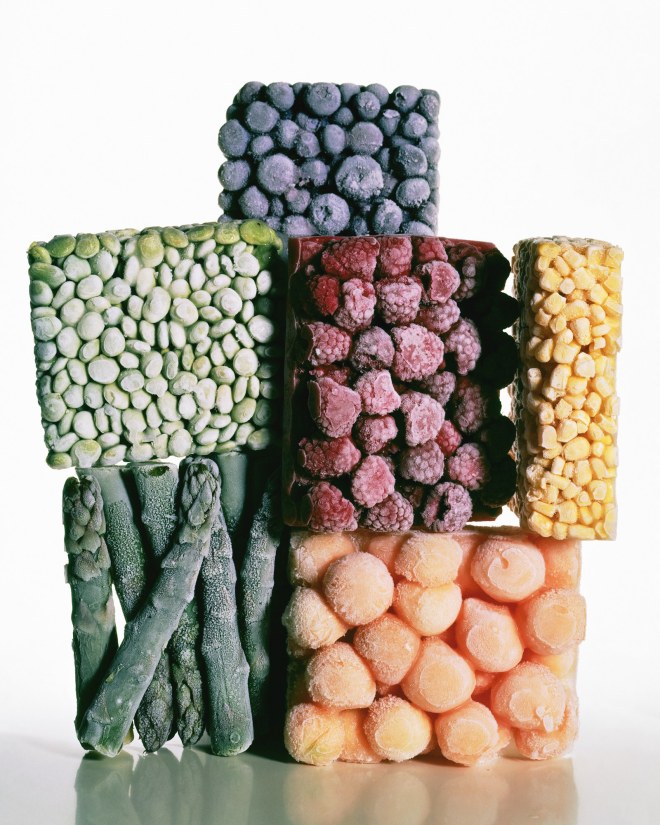 00-holding-frozen-foods-to-serve-at-your-thanksgiving-table